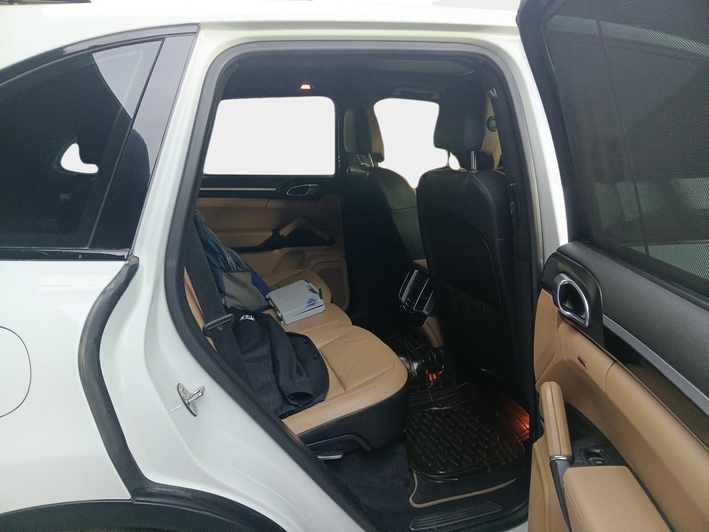 2015 Porsche Cayenne DIESEL, Diesel, Automatic, 1,67,500 km, interior