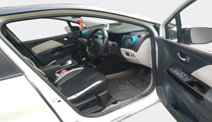 2017 Renault Captur RXT DIESEL DUAL TONE, Diesel, Manual, 1,60,192 km, interior