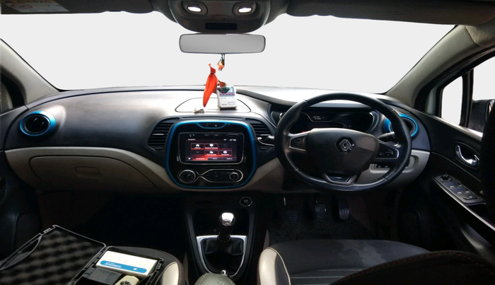 2017 Renault Captur RXT DIESEL DUAL TONE, Diesel, Manual, 1,60,192 km, interior