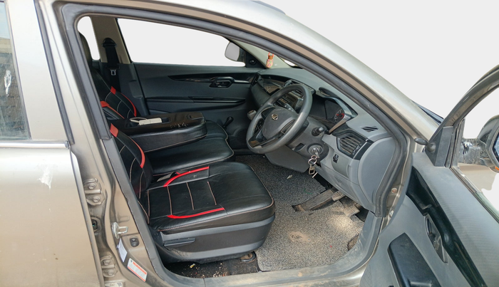 2017 Mahindra Kuv100 K2 D 6 STR, Diesel, Manual, 87,724 km, interior
