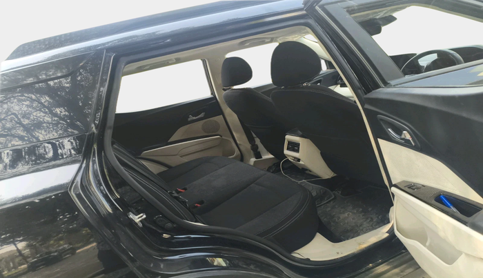 2024 Mahindra XUV 3XO AX5L 1.2 TGDi AT, Petrol, Automatic, 15,947 km, interior