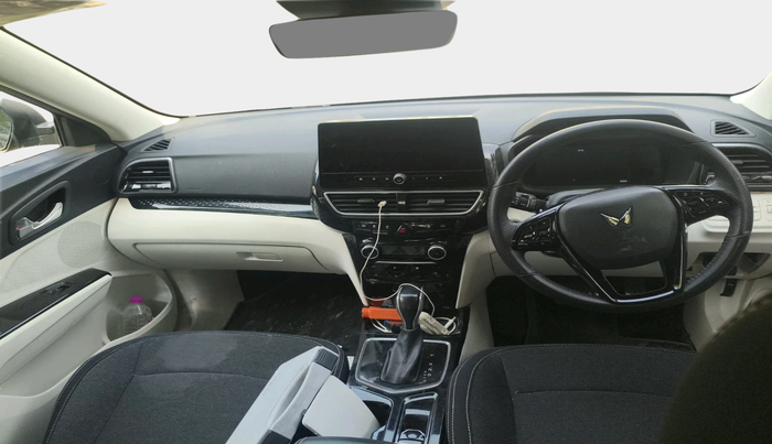 2024 Mahindra XUV 3XO AX5L 1.2 TGDi AT, Petrol, Automatic, 15,947 km, interior