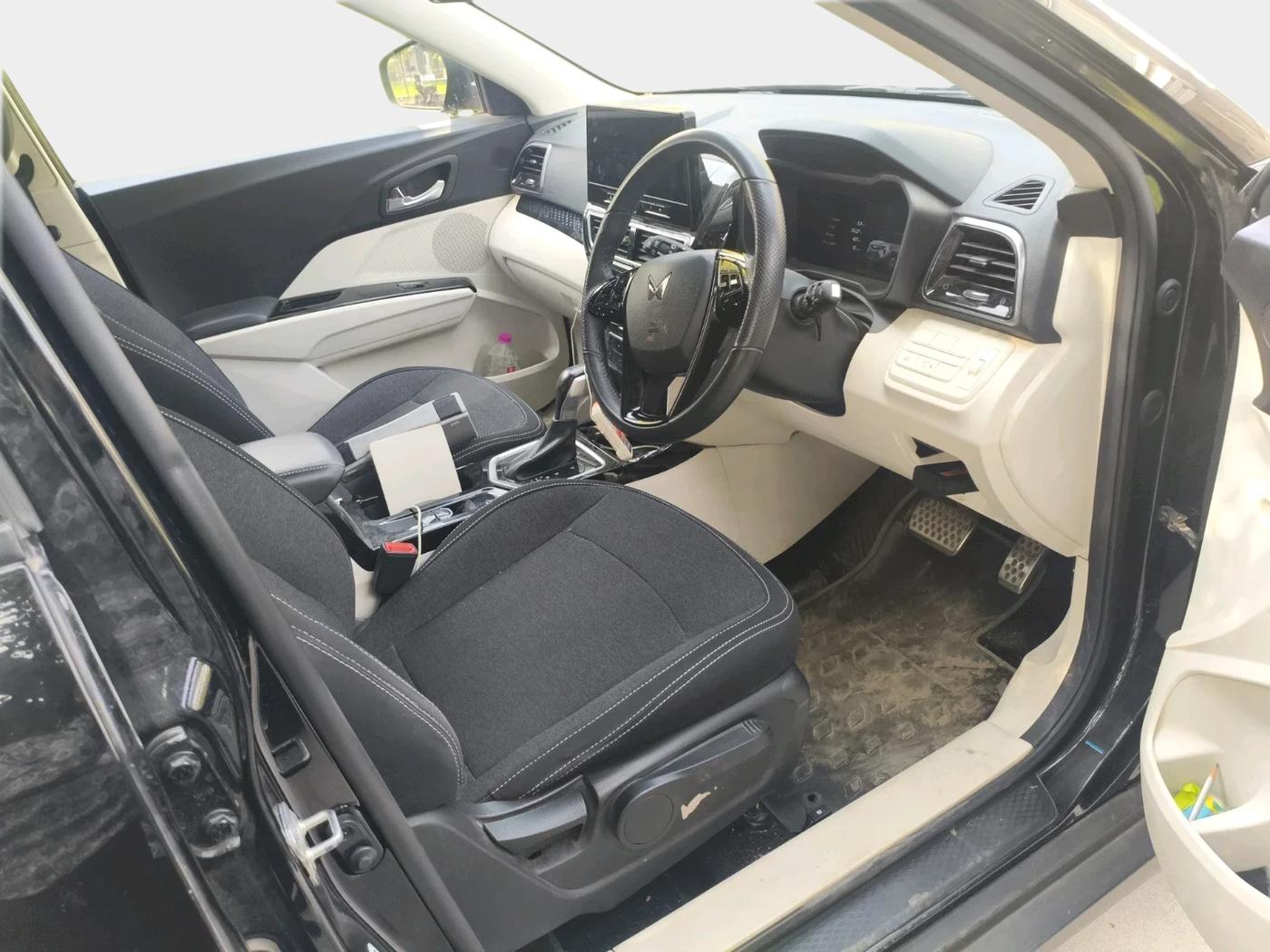 2024 Mahindra XUV 3XO AX5L 1.2 TGDi AT, Petrol, Automatic, 15,947 km, interior