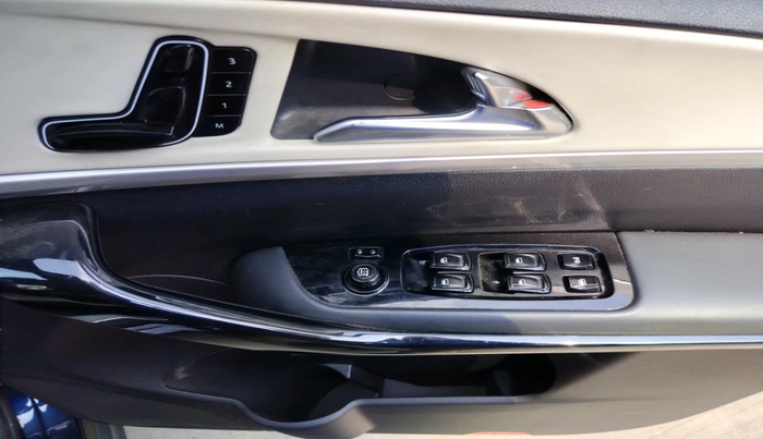 2022 Mahindra XUV700 AX 7 LUXURY D AWD AT 7 STR, Diesel, Automatic, 52,000 km, interior