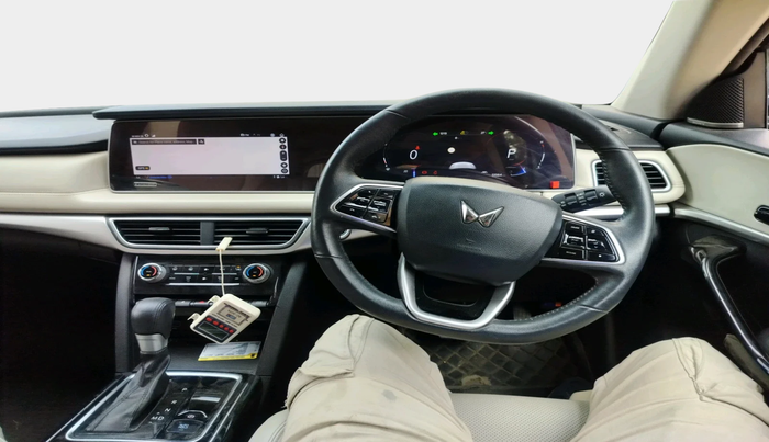 2022 Mahindra XUV700 AX 7 LUXURY D AWD AT 7 STR, Diesel, Automatic, 52,000 km, interior