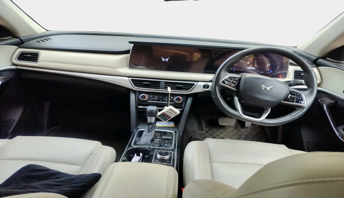 2022 Mahindra XUV700 AX 7 LUXURY D AWD AT 7 STR, Diesel, Automatic, 52,000 km, interior