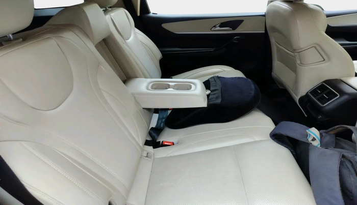 2022 Mahindra XUV700 AX 7 LUXURY D AWD AT 7 STR, Diesel, Automatic, 52,000 km, interior