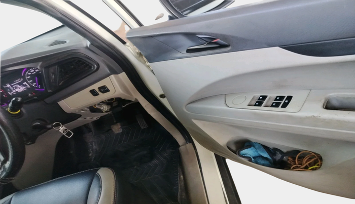 2019 Mahindra MARAZZO M2 8 STR, Diesel, Manual, 2,69,255 km, interior