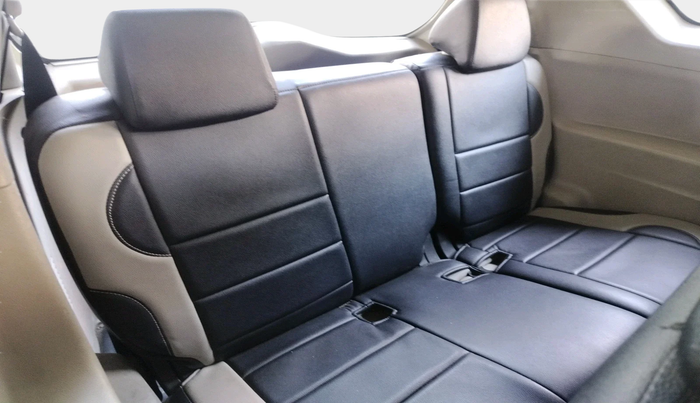 2019 Mahindra MARAZZO M2 8 STR, Diesel, Manual, 2,69,255 km, interior