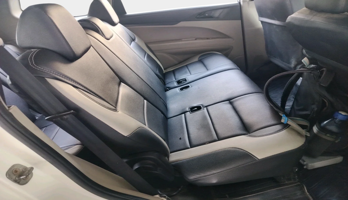 2019 Mahindra MARAZZO M2 8 STR, Diesel, Manual, 2,69,255 km, interior