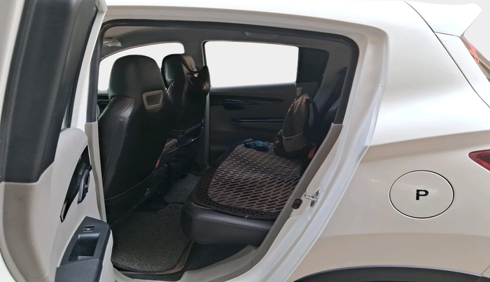 2016 Mahindra Kuv100 K4 6 STR, Petrol, Manual, 21,203 km, interior