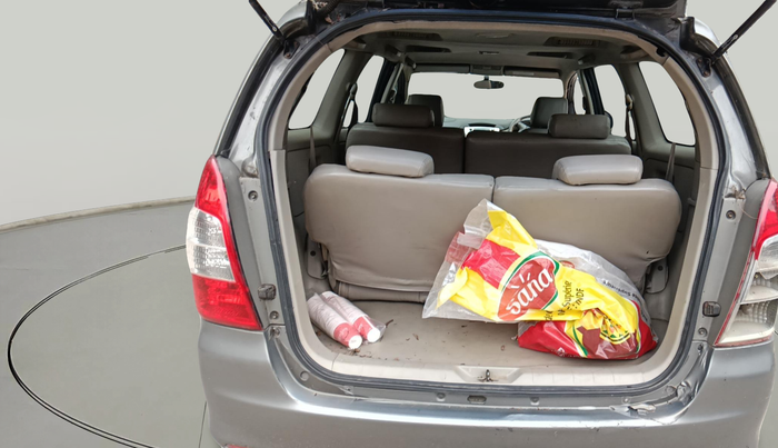 2012 Toyota Innova 2.5 VX 8 STR, Diesel, Manual, 1,40,144 km, exterior