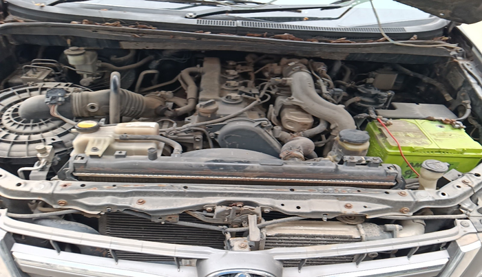 2012 Toyota Innova 2.5 VX 8 STR, Diesel, Manual, 1,40,144 km, exterior