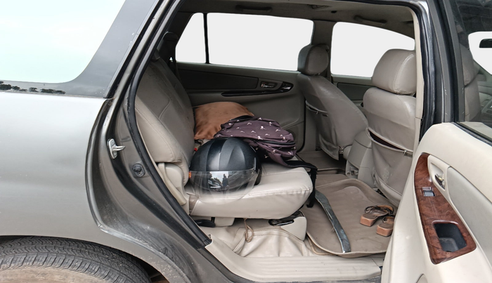 2012 Toyota Innova 2.5 VX 8 STR, Diesel, Manual, 1,40,144 km, interior