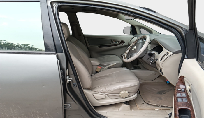 2012 Toyota Innova 2.5 VX 8 STR, Diesel, Manual, 1,40,144 km, interior