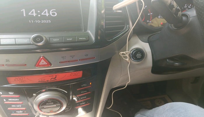 2019 Mahindra XUV300 W8 1.5 DIESEL, Diesel, Manual, 1,17,403 km, interior