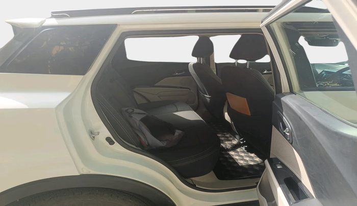 2019 Mahindra XUV300 W8 1.5 DIESEL, Diesel, Manual, 1,17,403 km, interior
