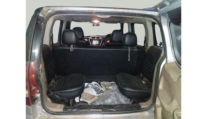 2017 Mahindra TUV300 T10, Diesel, Manual, 2,31,939 km, exterior