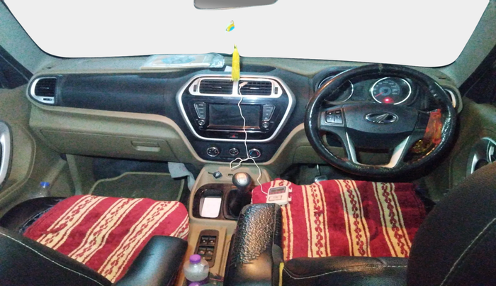 2017 Mahindra TUV300 T10, Diesel, Manual, 2,31,939 km, interior