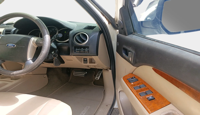 2010 Ford Endeavour 3.0L 4X4 AT, Diesel, Automatic, 1,63,927 km, interior