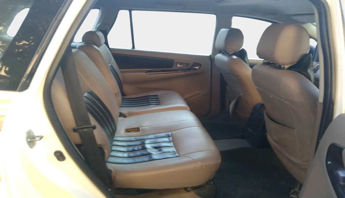 2015 Toyota Innova 2.5 VX 8 STR, Diesel, Manual, 1,50,700 km, interior