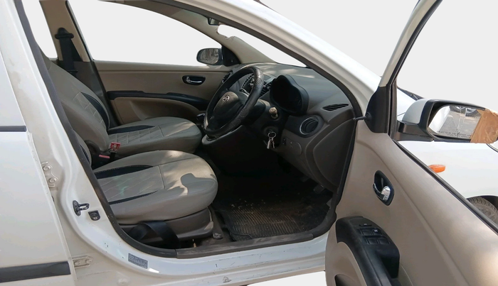 2011 Hyundai i10 MAGNA 1.1, CNG, Manual, 96,919 km, interior