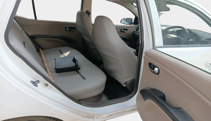 2011 Hyundai i10 MAGNA 1.1, CNG, Manual, 96,919 km, interior