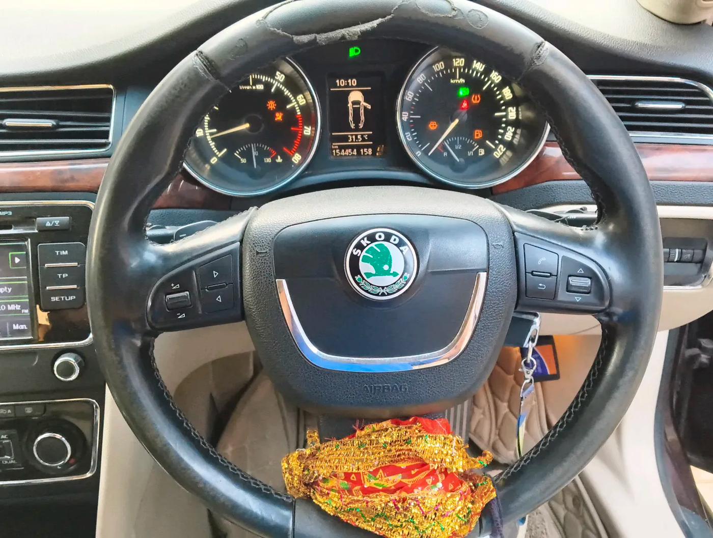 2011 Skoda Superb ELEGANCE 1.8 TSI AT, Petrol, Automatic, 1,54,454 km, interior