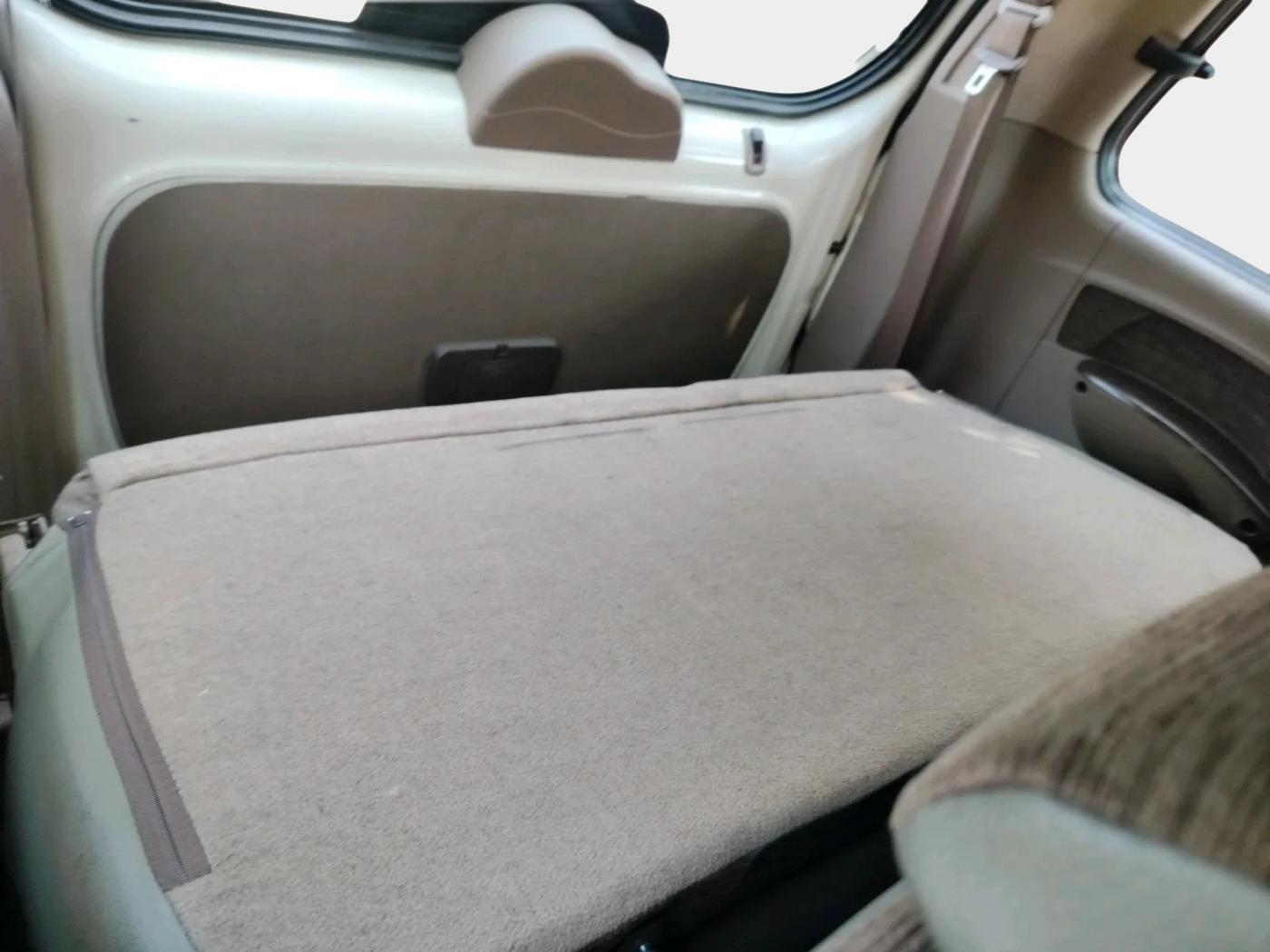 2011 Mahindra Xylo E6 BS-III, Diesel, Manual, 55,902 km, interior