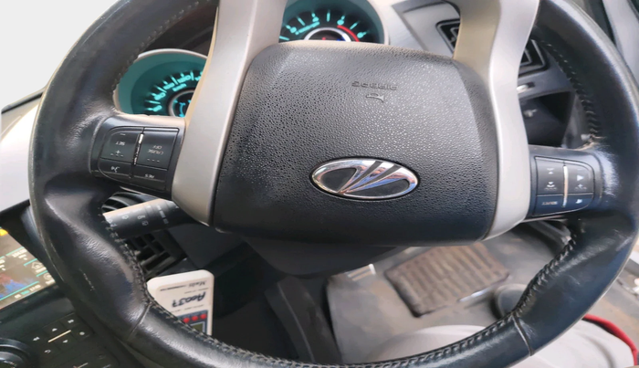 2017 Mahindra XUV500 W10, Diesel, Manual, 1,22,566 km, interior