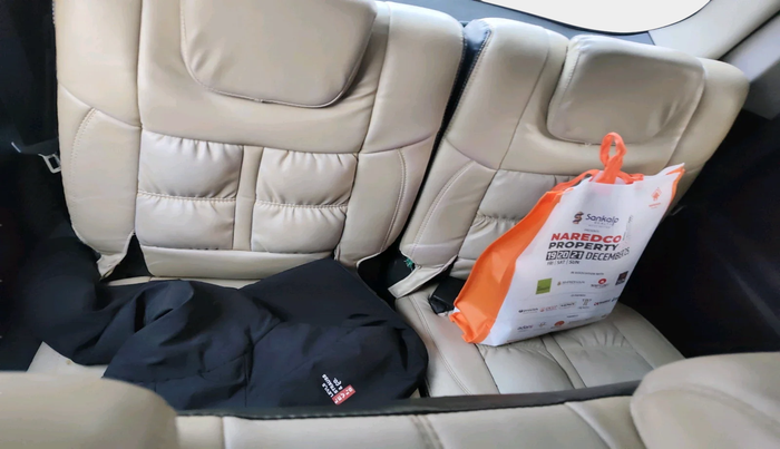 2017 Mahindra XUV500 W10, Diesel, Manual, 1,22,566 km, interior