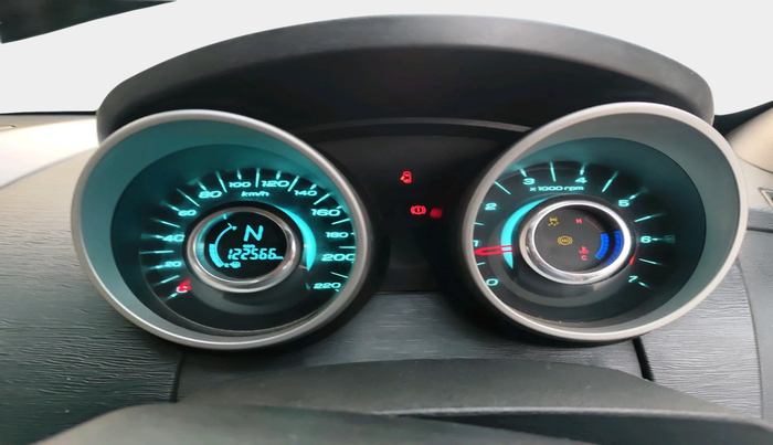 2017 Mahindra XUV500 W10, Diesel, Manual, 1,22,566 km, interior