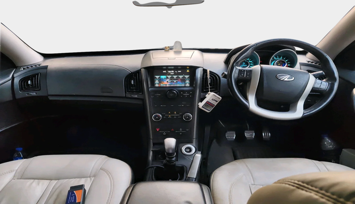 2017 Mahindra XUV500 W10, Diesel, Manual, 1,22,566 km, interior