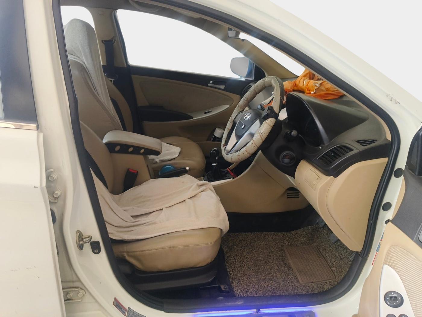 2012 Hyundai Verna FLUIDIC 1.4 CRDI, Diesel, Manual, 1,44,737 km, interior