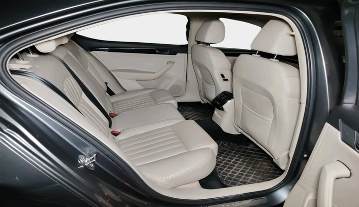 2022 Skoda Superb L&K 2.0 TSI AT, Petrol, Automatic, 48,749 km, interior