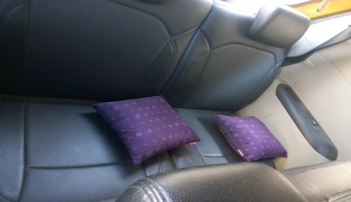 2020 Renault TRIBER RXZ AMT, Petrol, Automatic, 98,423 km, interior