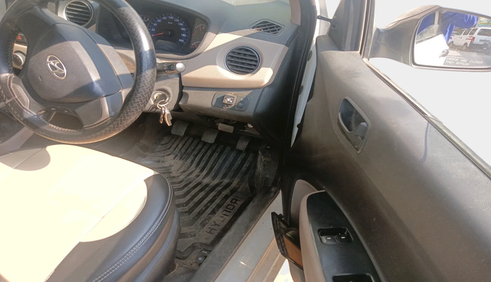 2015 Hyundai Xcent BASE 1.2, Petrol, Manual, 1,10,496 km, interior