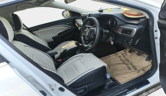 2022 Maruti BREZZA LXI SMART HYBRID, Petrol, Manual, 3,984 km, interior