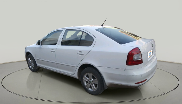 2013 Skoda Laura AMBIENTE 2.0 TDI CR MT, Diesel, Manual, 96,050 km, exterior