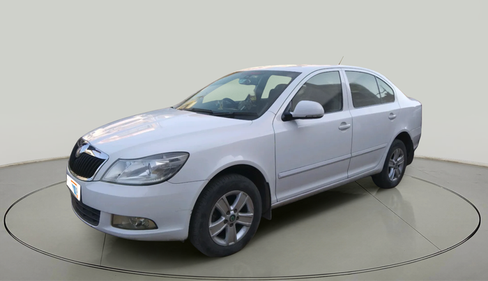 2013 Skoda Laura AMBIENTE 2.0 TDI CR MT, Diesel, Manual, 96,050 km, exterior
