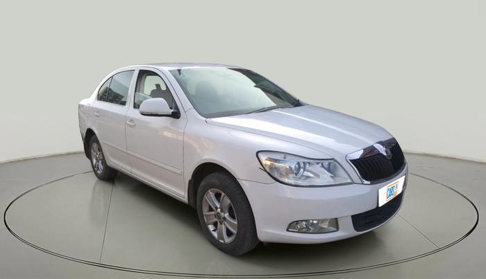 2013 Skoda Laura AMBIENTE 2.0 TDI CR MT, Diesel, Manual, 96,050 km, exterior