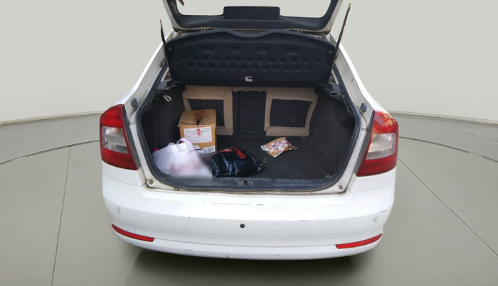 2013 Skoda Laura AMBIENTE 2.0 TDI CR MT, Diesel, Manual, 96,050 km, exterior