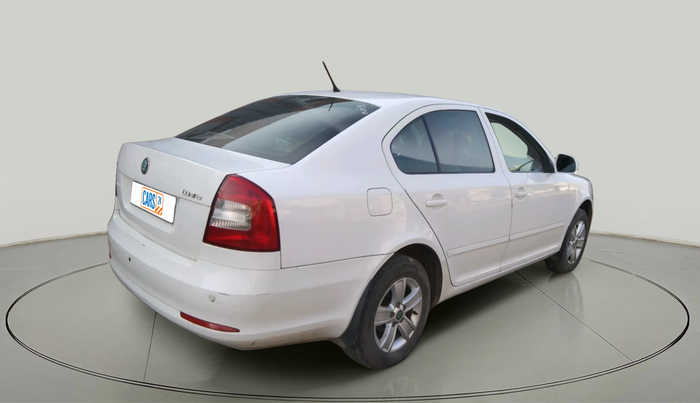 2013 Skoda Laura AMBIENTE 2.0 TDI CR MT, Diesel, Manual, 96,050 km, exterior