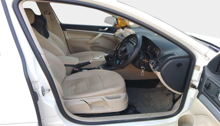 2013 Skoda Laura AMBIENTE 2.0 TDI CR MT, Diesel, Manual, 96,050 km, interior