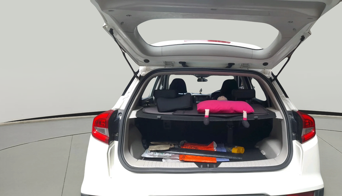 2022 Mahindra XUV300 W8 1.2 PETROL, Petrol, Manual, 58,637 km, exterior