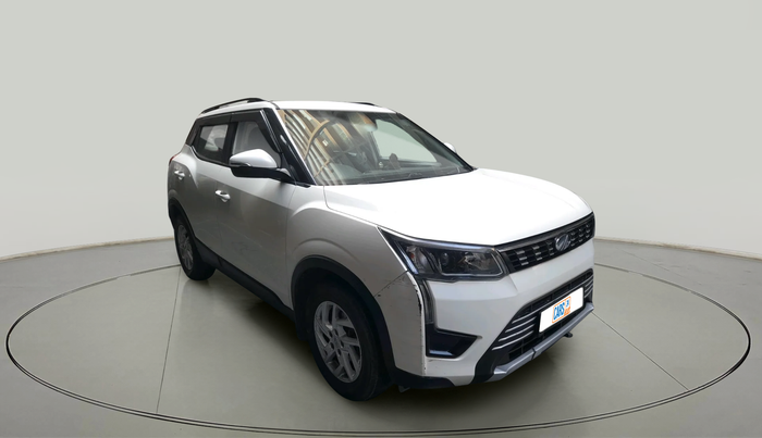 2022 Mahindra XUV300 W8 1.2 PETROL, Petrol, Manual, 58,637 km, exterior