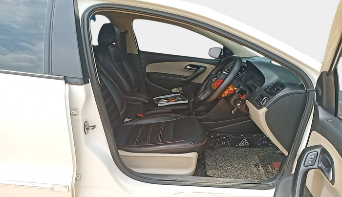 2012 Volkswagen Polo TRENDLINE 1.2L DIESEL, Diesel, Manual, 1,80,355 km, interior