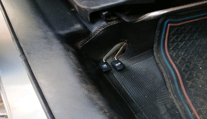 2013 Maruti Swift VXI, Petrol, Manual, 84,825 km, interior