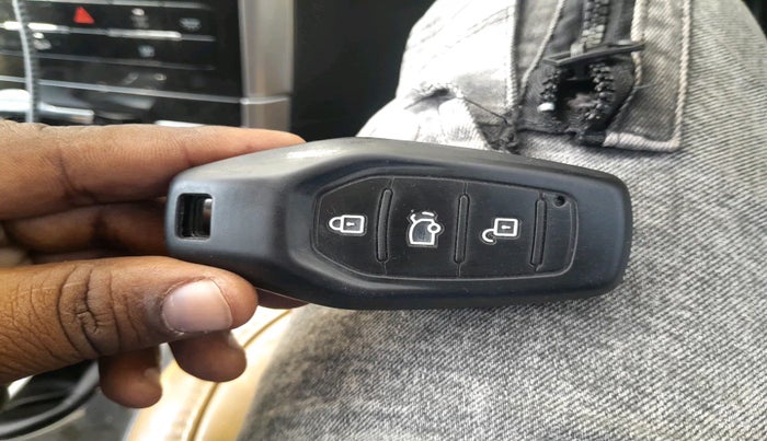 2019 Mahindra XUV500 W11, Diesel, Manual, 94,533 km, interior