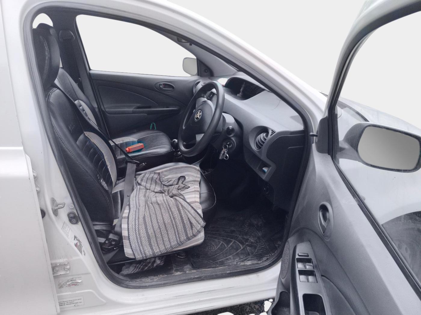 2017 Toyota Etios GD, Diesel, Manual, 3,19,395 km, interior